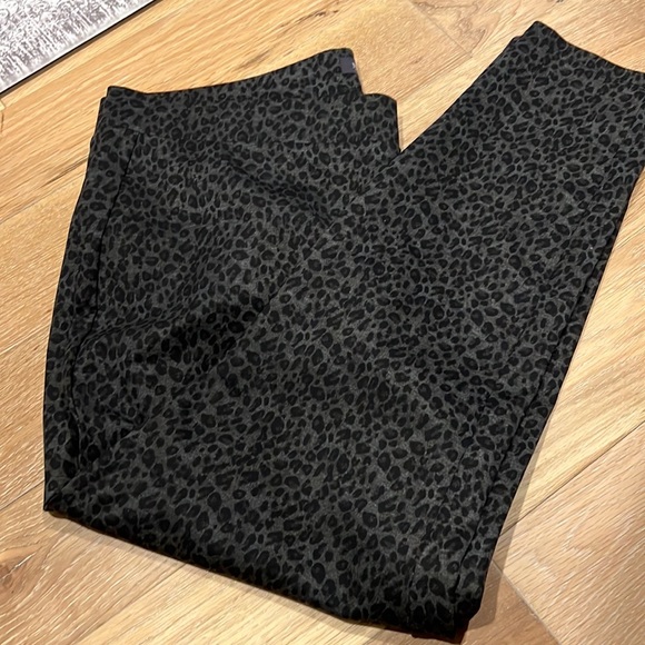 NYDJ size 20 lift tuck technology black and gray cheetah pull on pants. - Picture 1 of 4